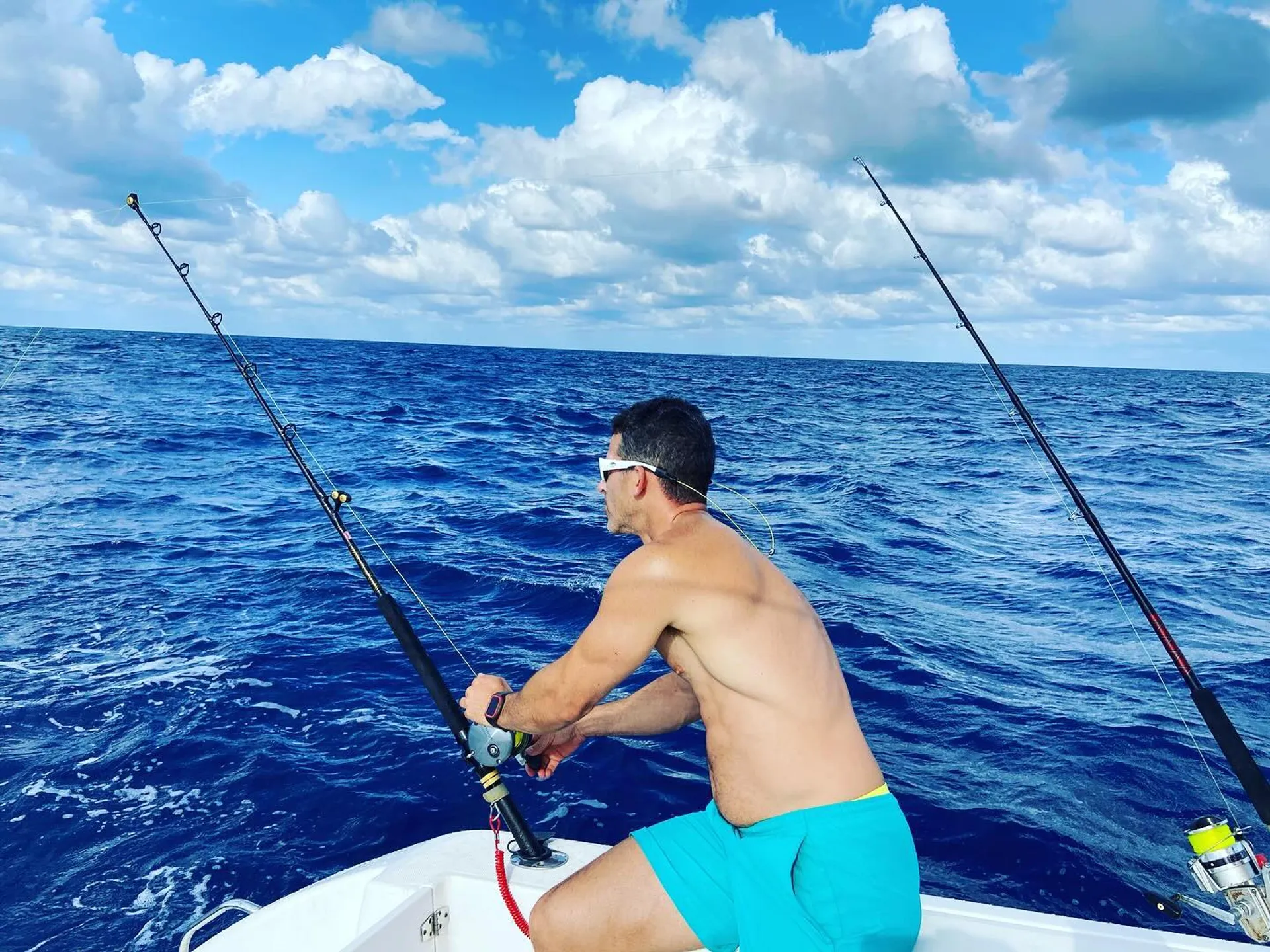 Cobia 24 Ft. Center Console boat for Cruising or Fishing with captain