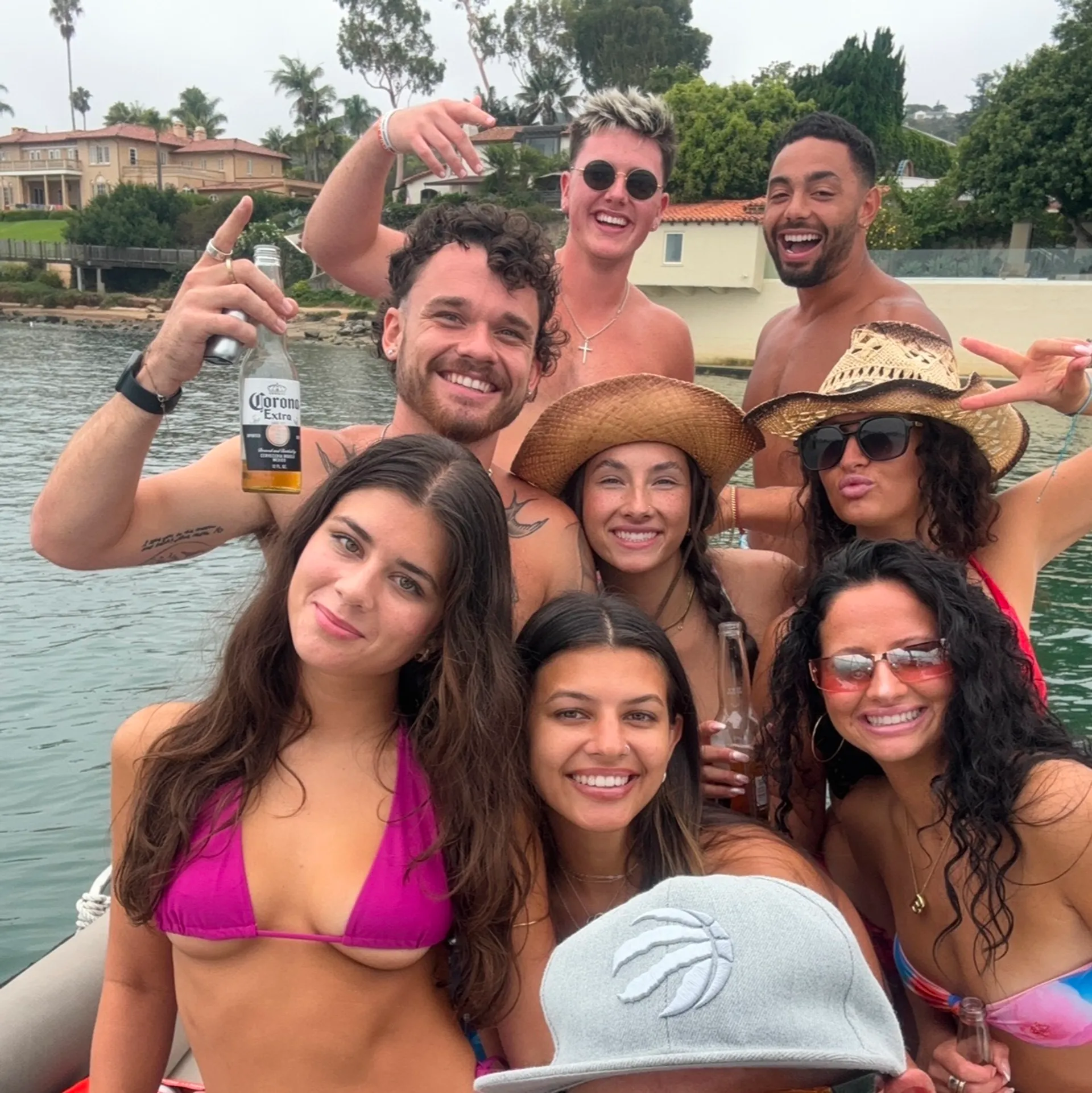 Chill 30' Deck Boat, Water Toys, BYOB 🍹🍸🥂🍾👙🏝️, includes Captain