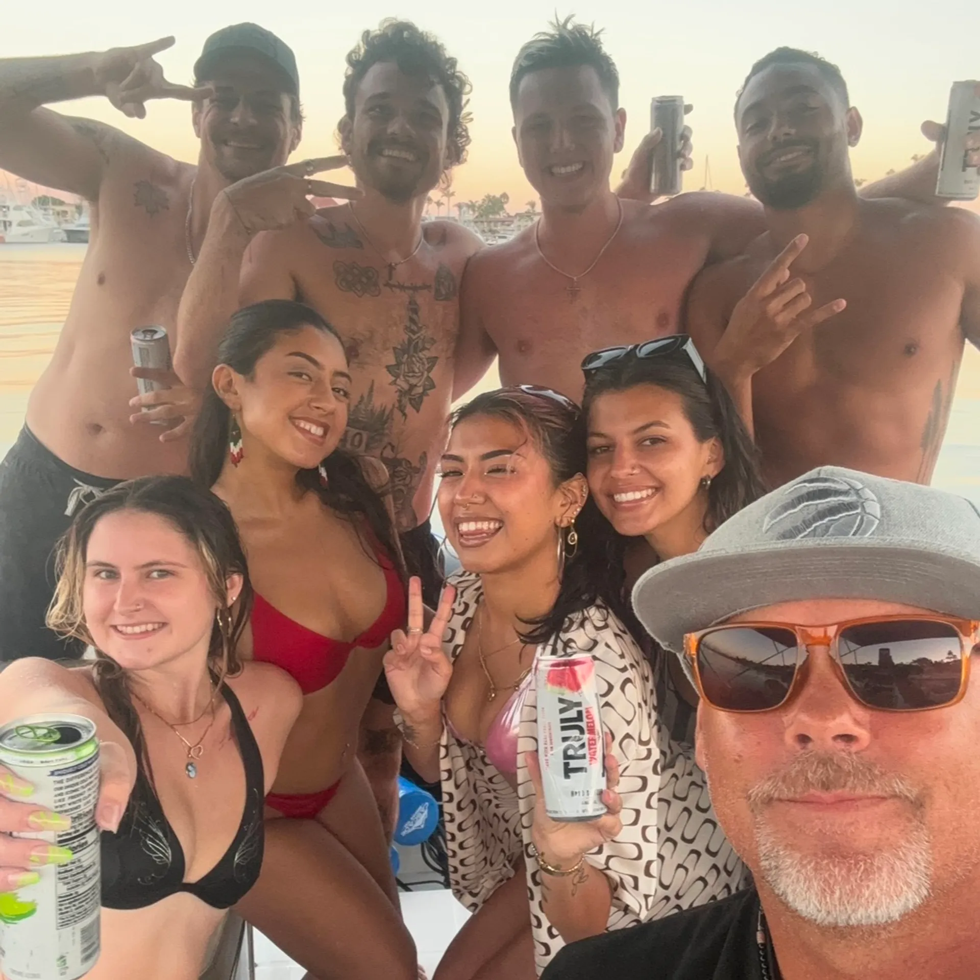 Chill 30' Deck Boat, Water Toys, BYOB 🍹🍸🥂🍾👙🏝️, includes Captain