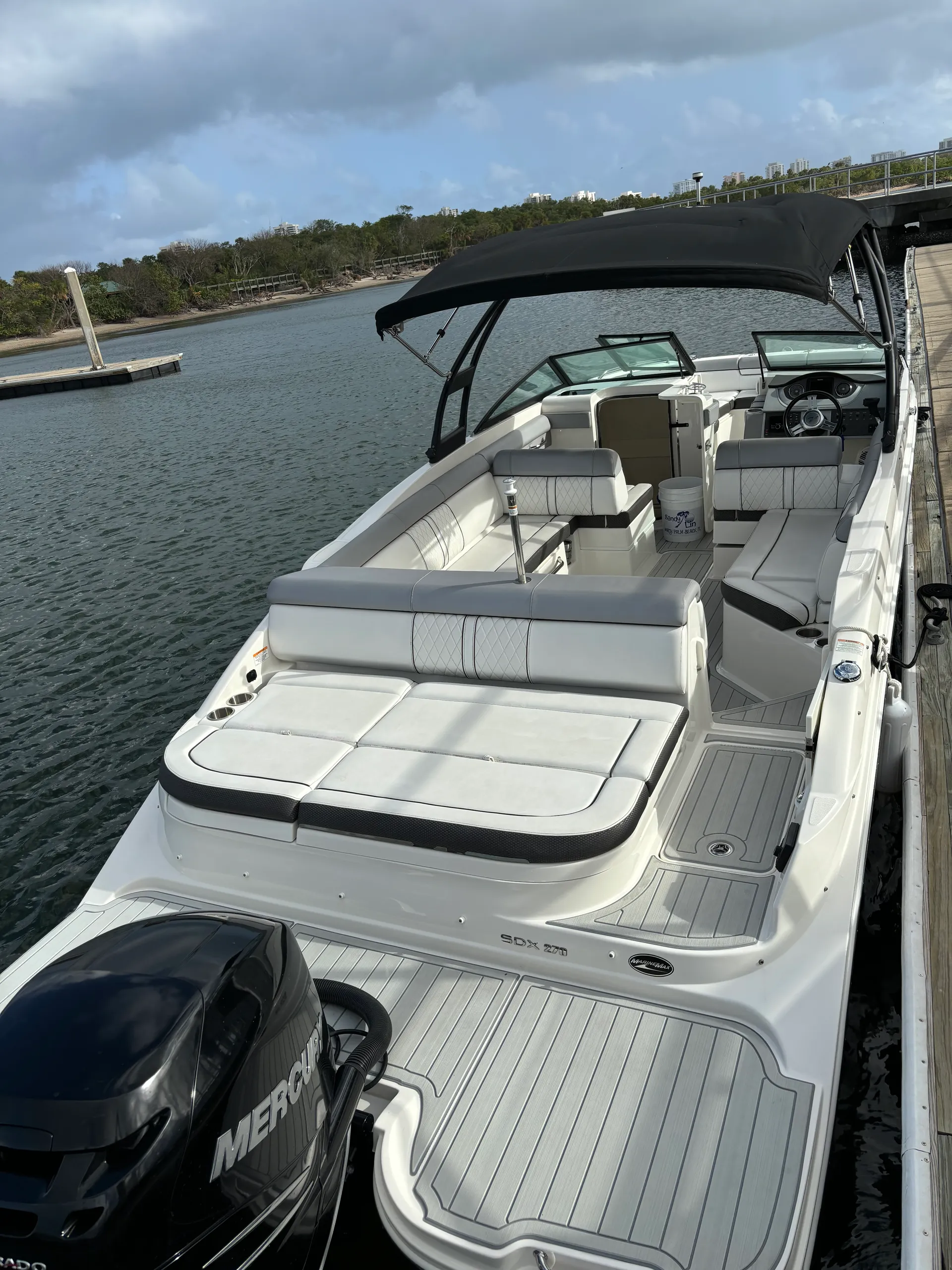 Luxury boat that fits 12 guests - Restroom - Free Fuel 