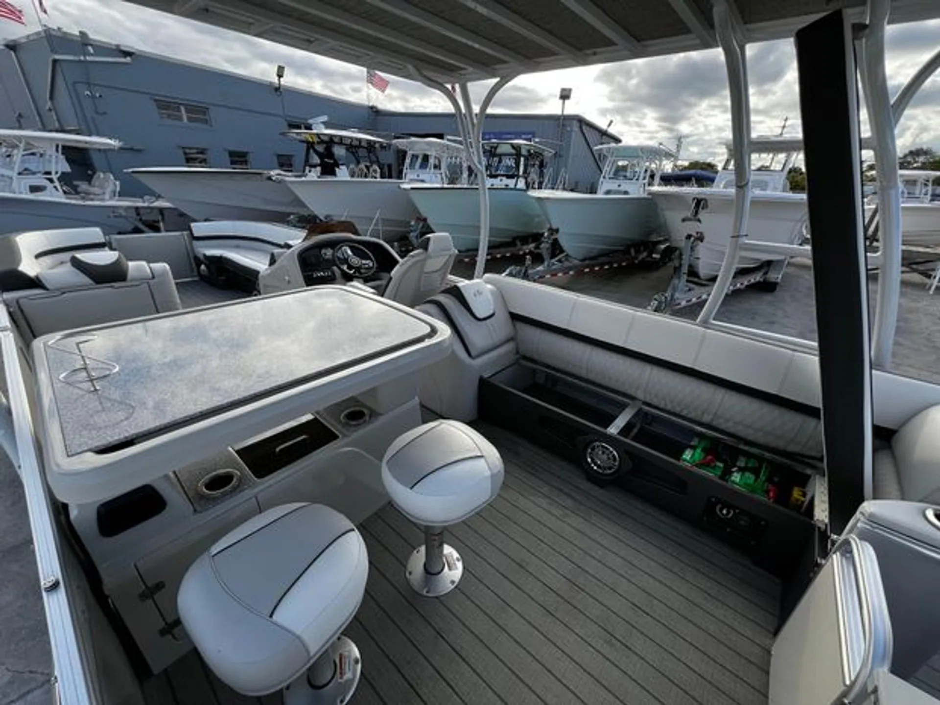 New Avalon Funship Double-Decker Pontoon with Bar and Slide 