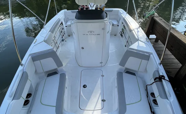 Rent a TAHOE BY TRACKER MARINE deck boat in Alexander City, AL near me