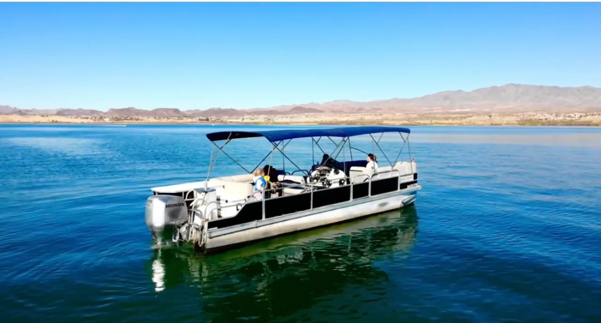 26' PARTY-TOON - CAPTAIN INCLUDED