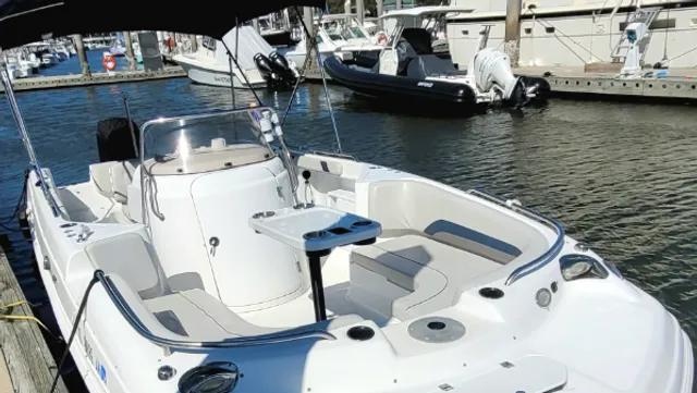 Rent a Hurricane motor yacht in Savannah, GA near me