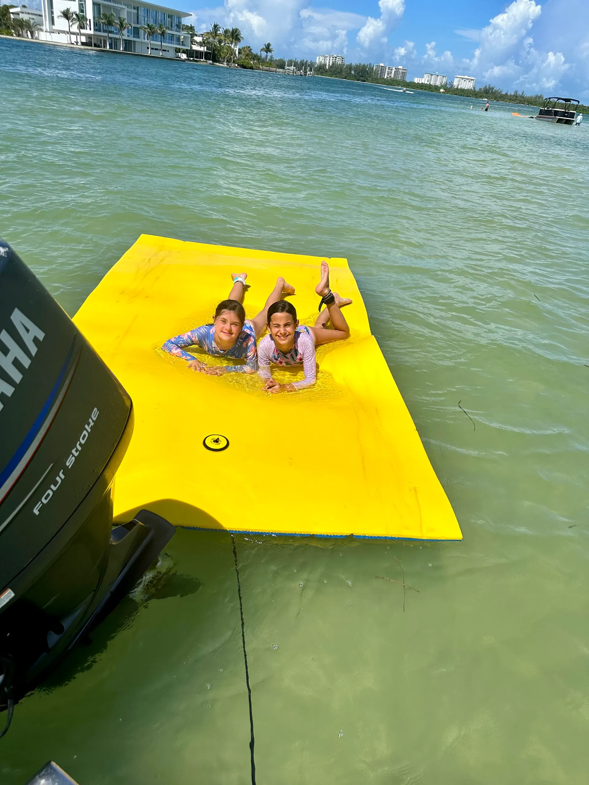 Beautifully Appointed 22 Ft Bennington Pontoon Boat 