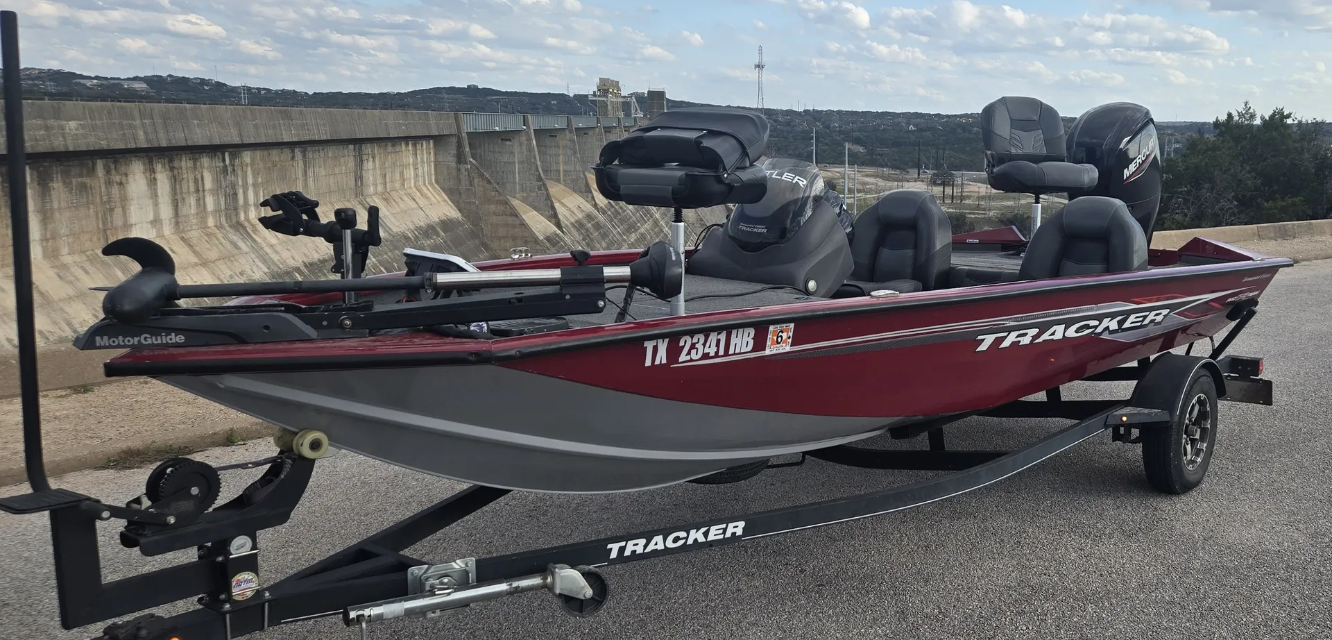 Tracker 175 Pro Team in Burnet, TX — photo 2