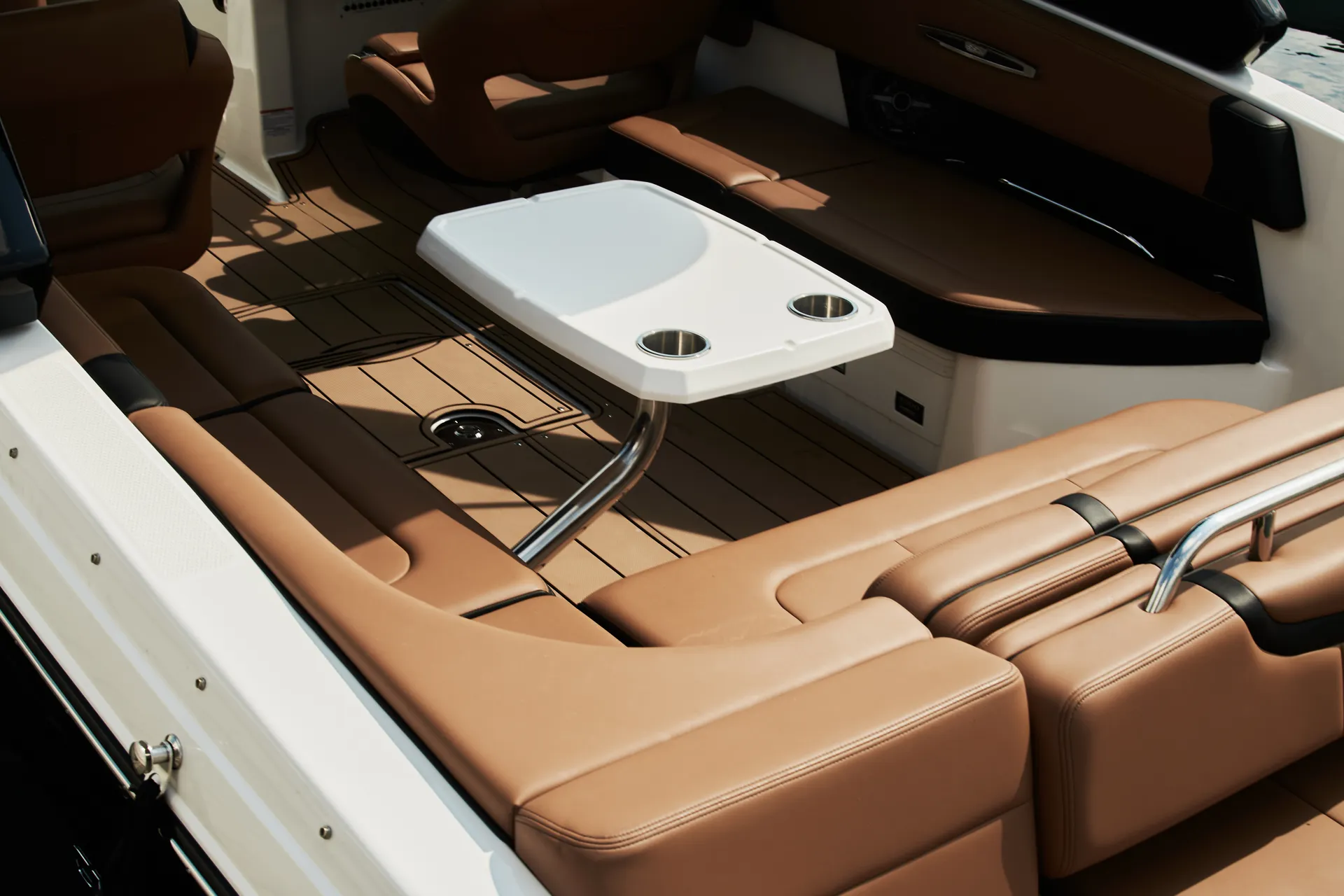 Cruise on the New and Luxurious 2024 Chaparral 30' Yacht!!!