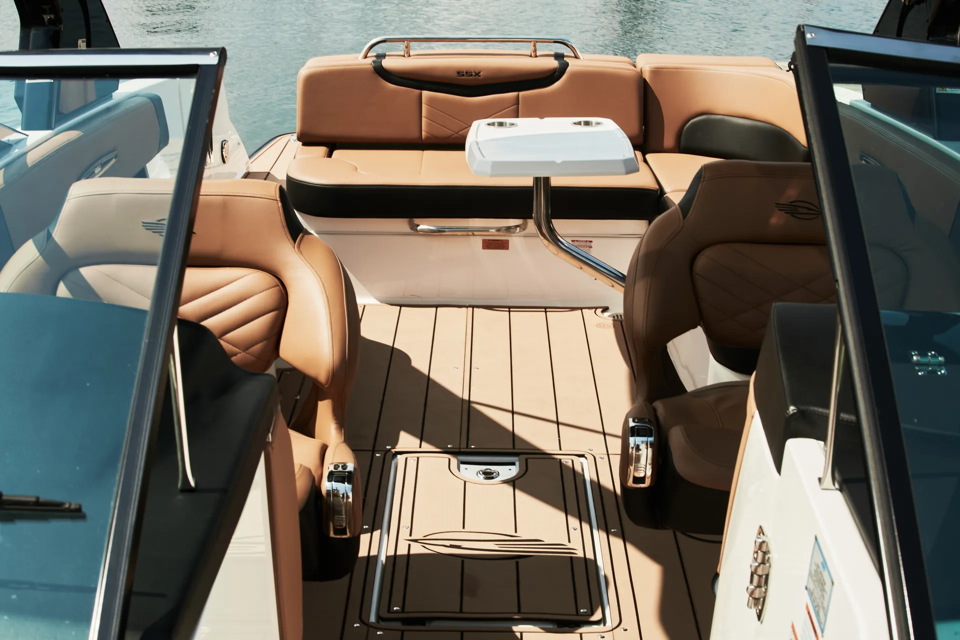 Cruise on the New and Luxurious 2024 Chaparral 30' Yacht!!!