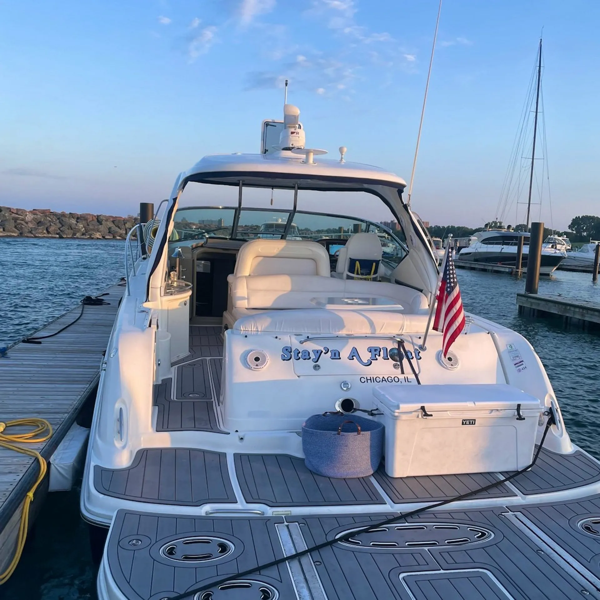 Sea Ray Boats 440 Sundancer in Chicago, IL — photo 7