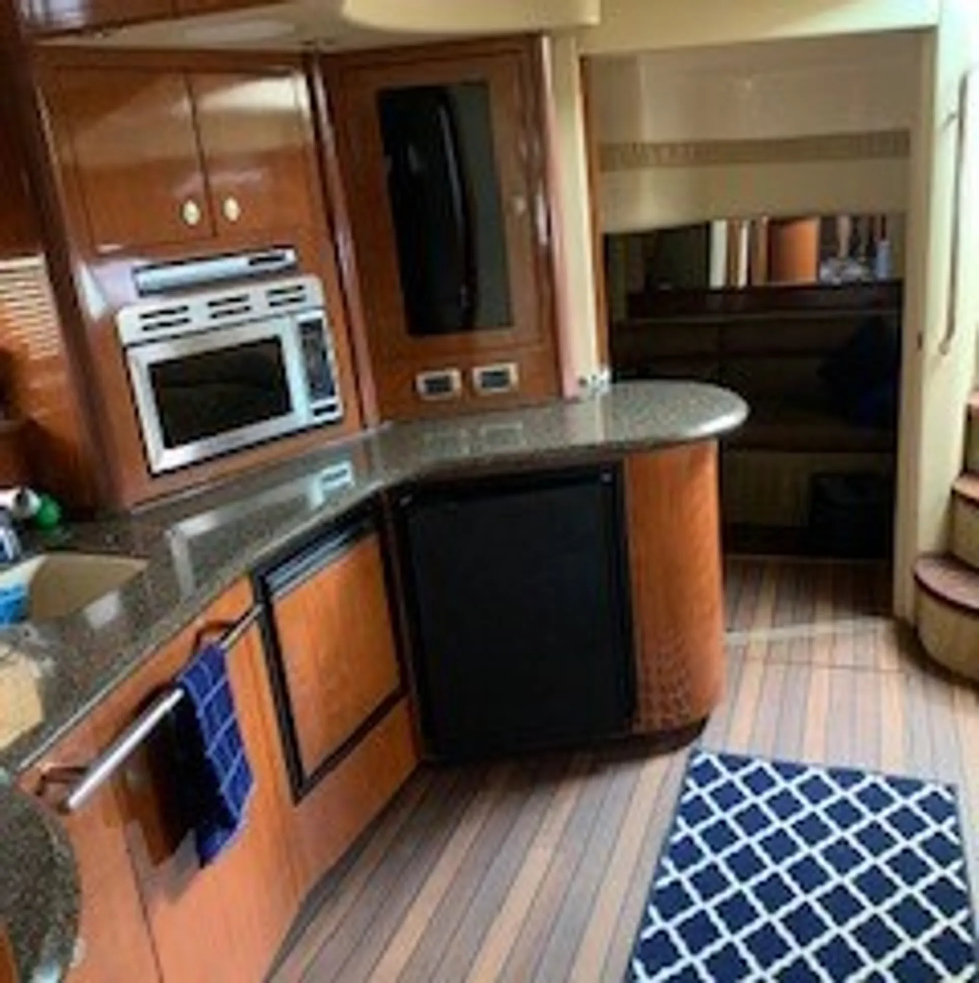 Sea Ray Boats 440 Sundancer in Chicago, IL — photo 8