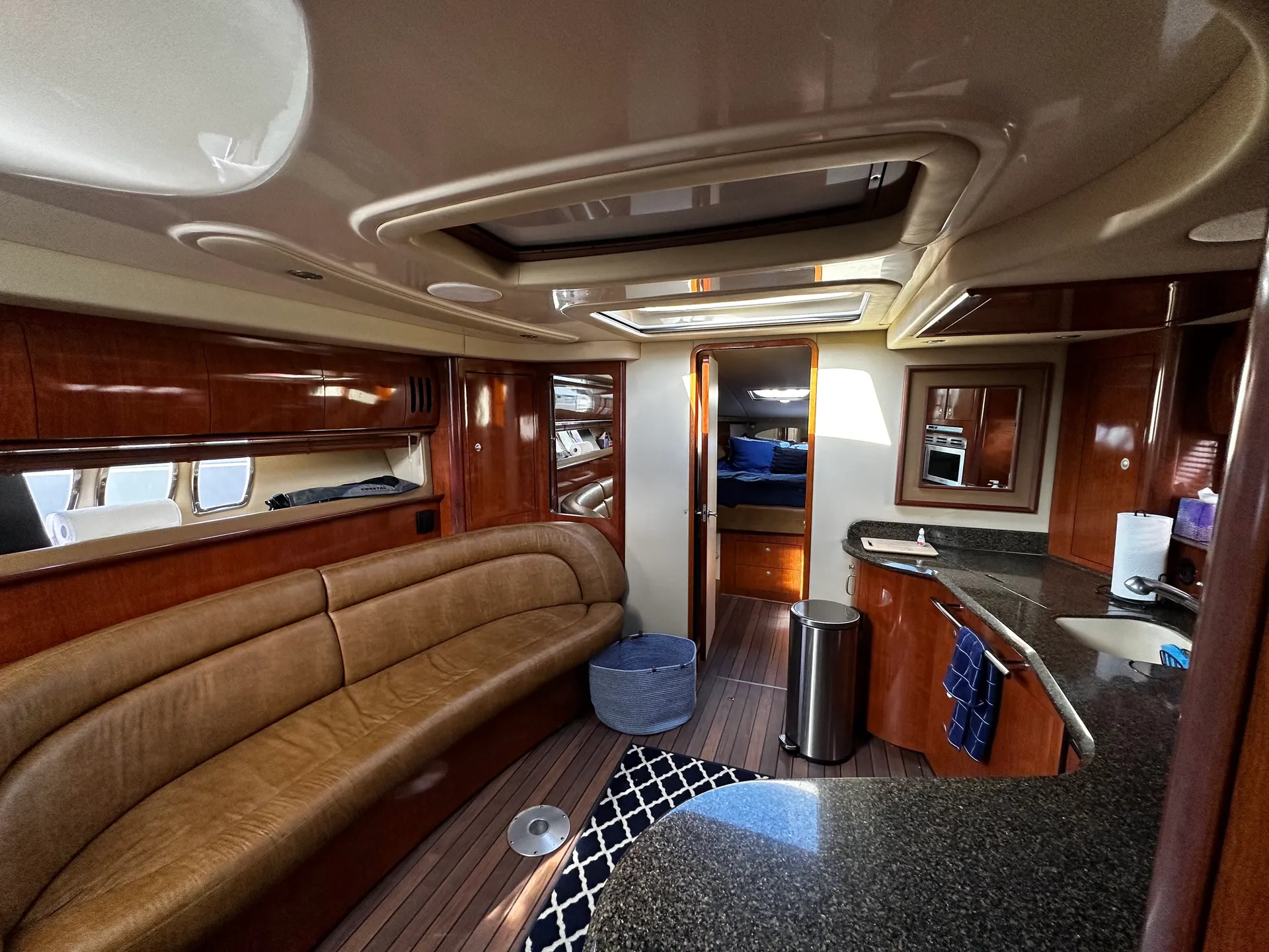 Sea Ray Boats 440 Sundancer in Chicago, IL — photo 9