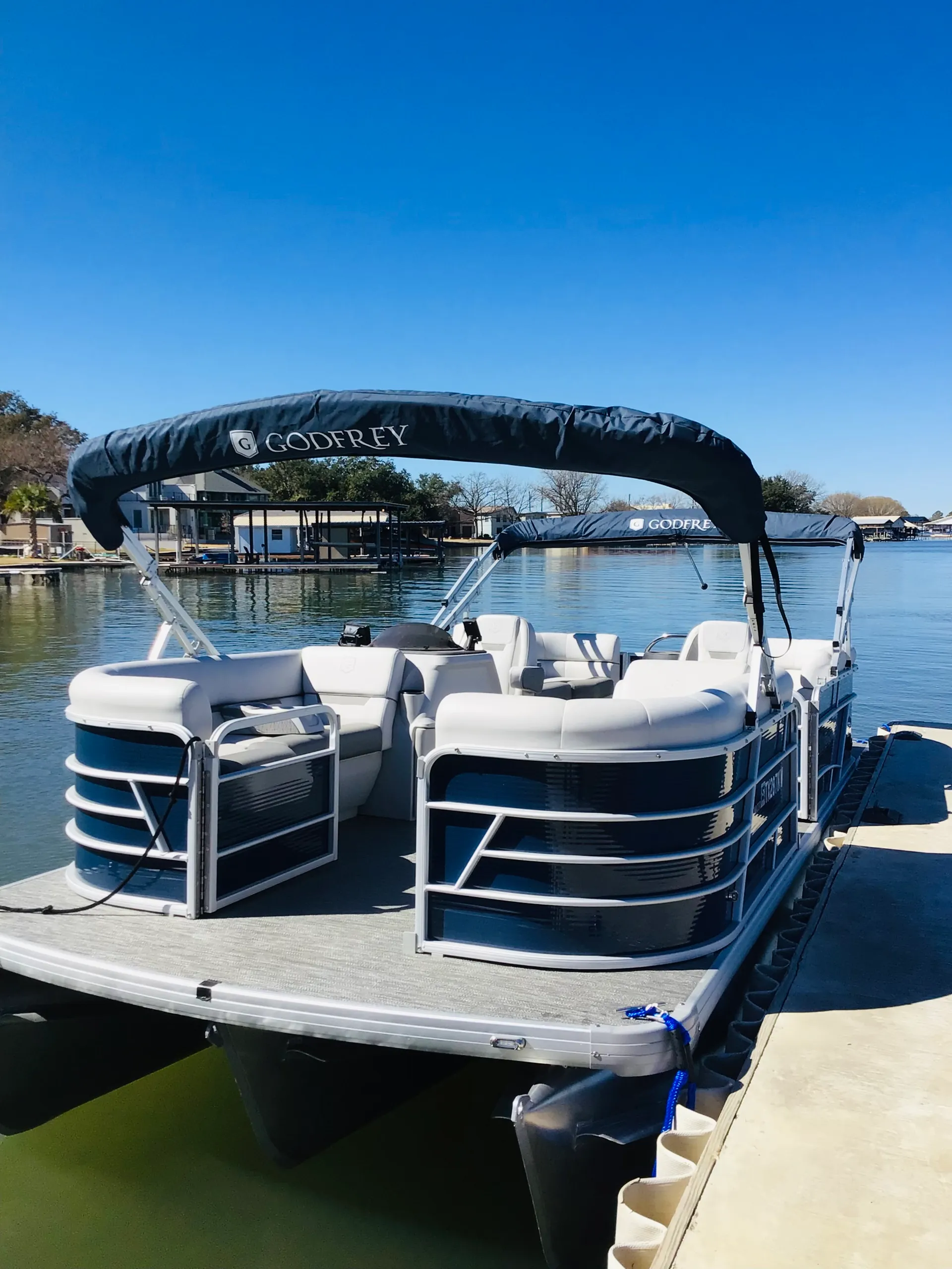 Lots of shade on this Sweetwater tritoon!!