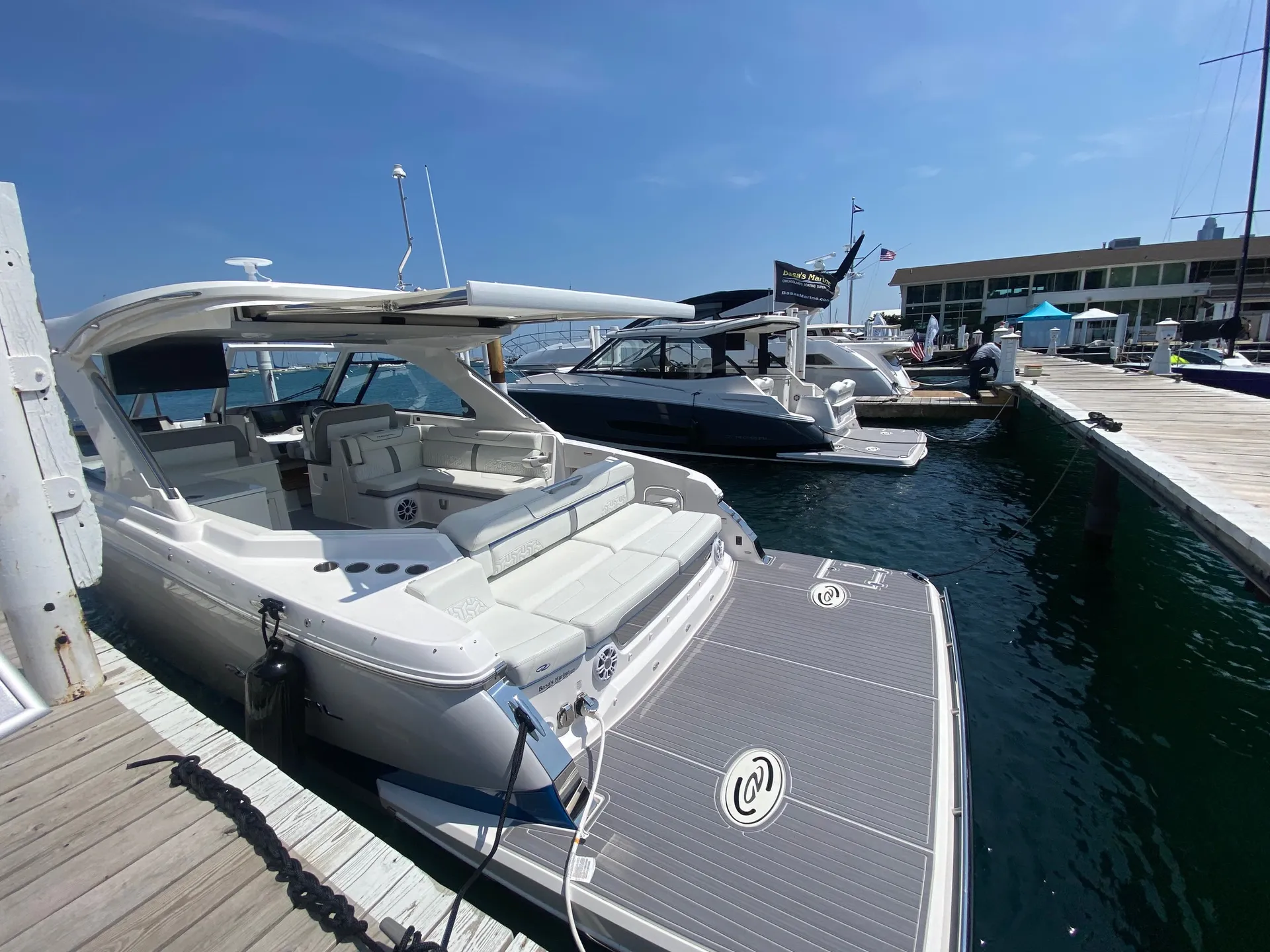 Show-Stopping Lake Michigan Luxury | 38’ Regal LS36 w/ Seakeeper
