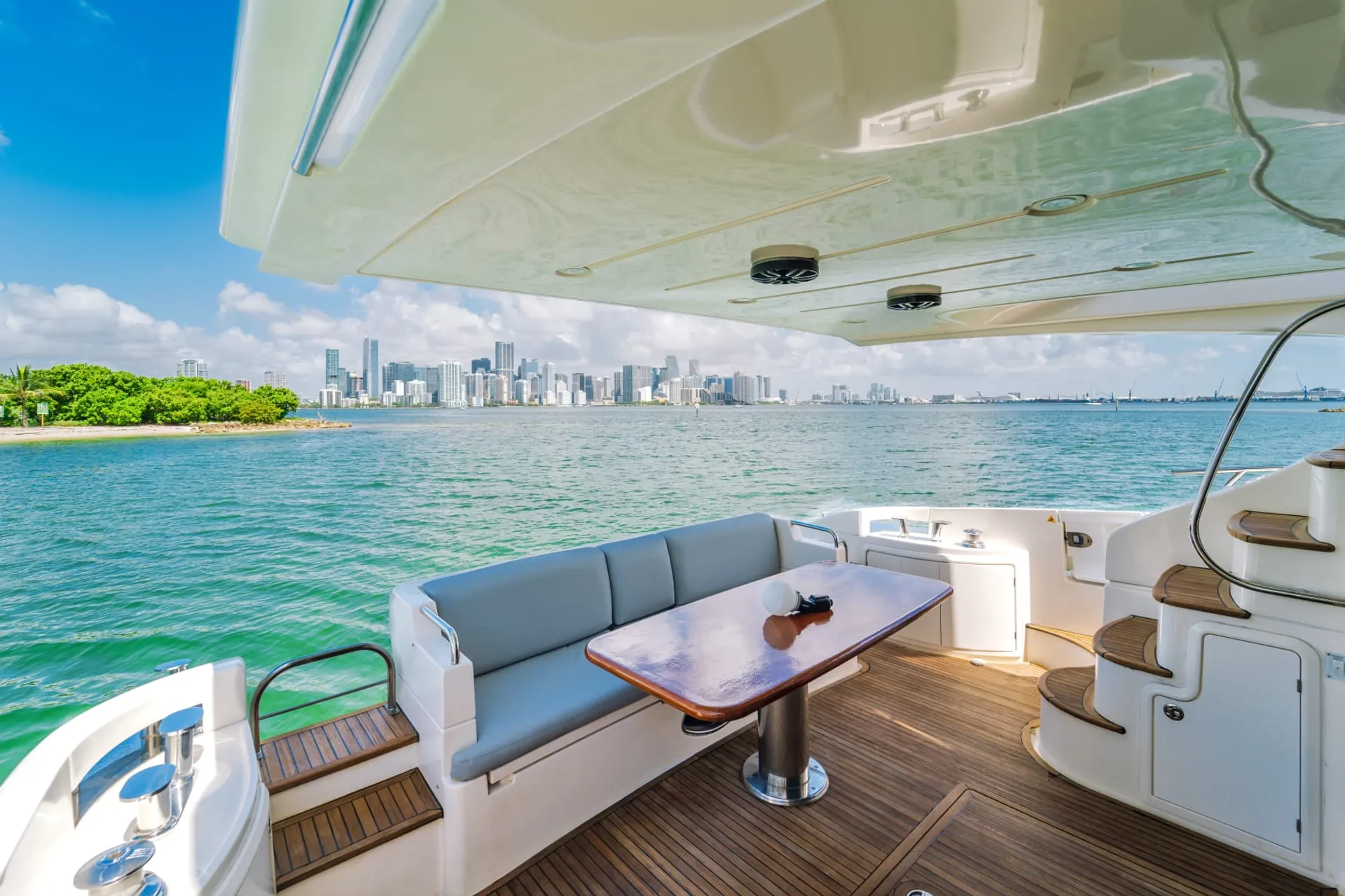 💯💥2 FREE JET SKIS 💥65ft Luxury Azimut available in Miami 💥