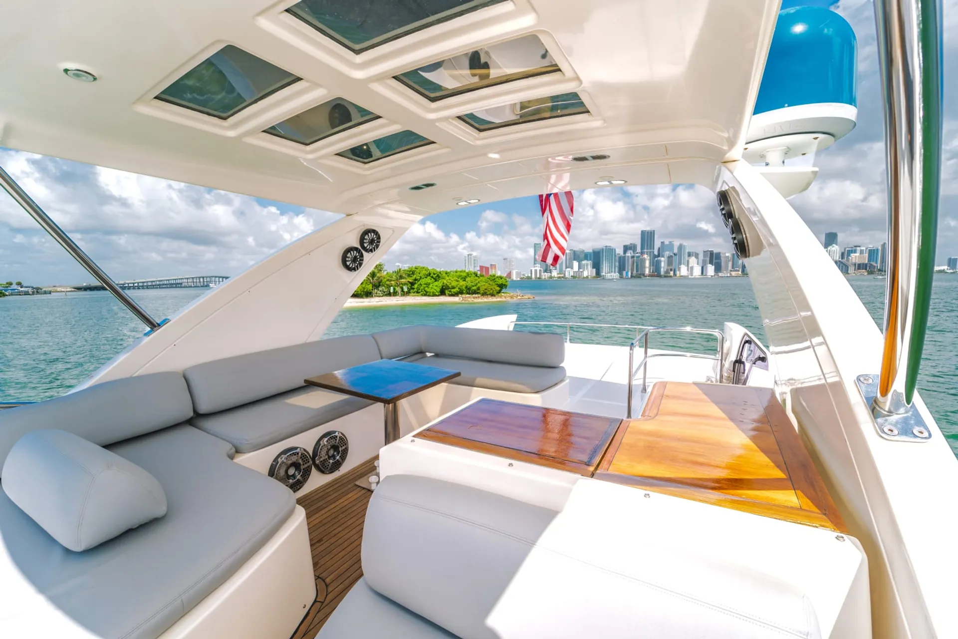 💯💥2 FREE JET SKIS 💥65ft Luxury Azimut available in Miami 💥