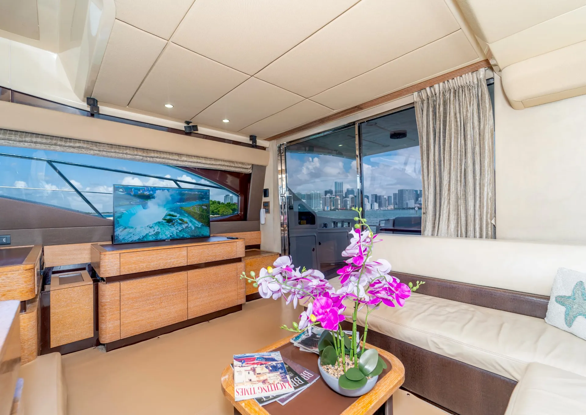 💯💥2 FREE JET SKIS 💥65ft Luxury Azimut available in Miami 💥