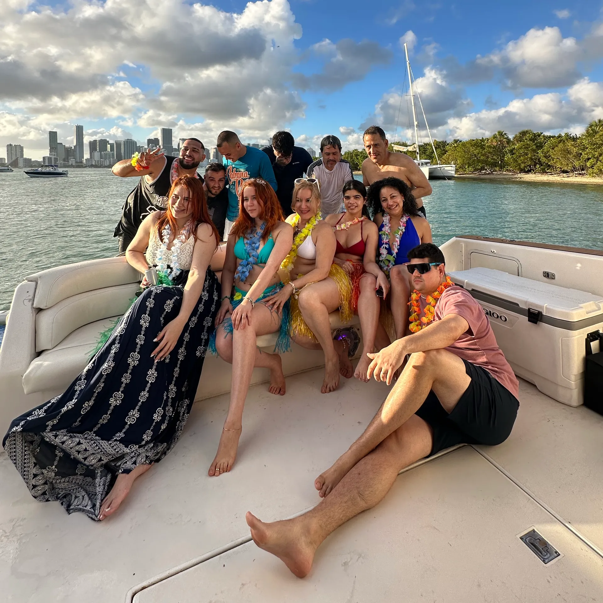 FREE HOUR ! 50' SEA RAY YACHT RENTAL, MIAMI FL (NO HIDDEN FEES) 