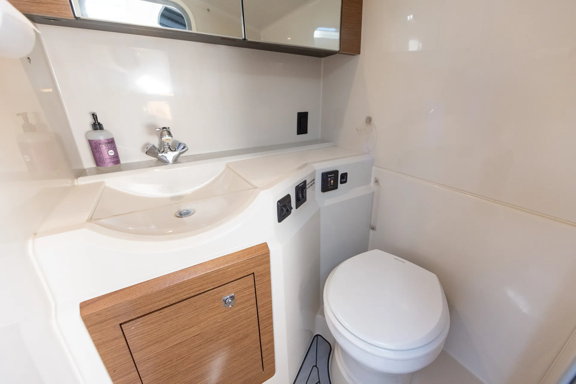 35ft Luxury Sport Yacht Charter In Newport Beach