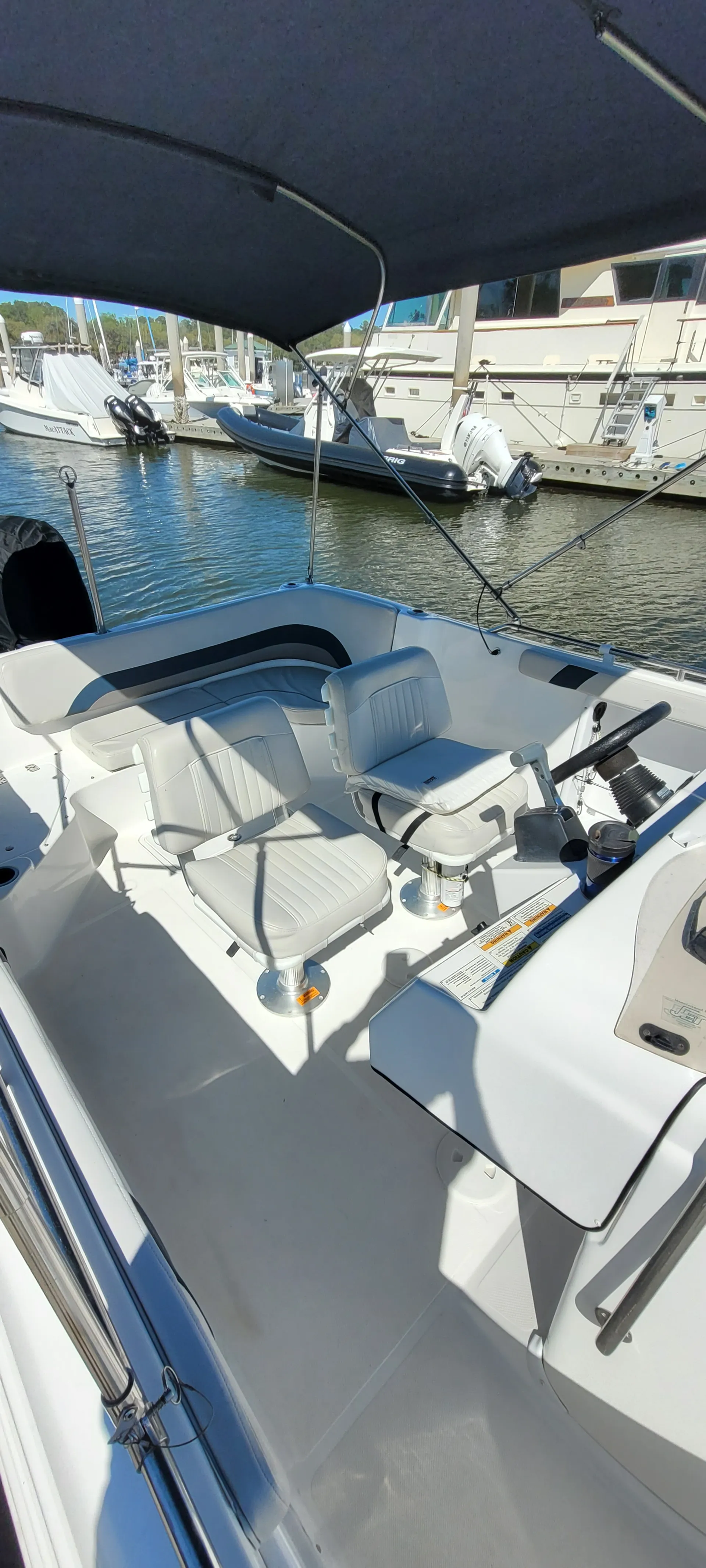 Spacious 24ft Central Console Deck Boat – Perfect for Your Next Advent