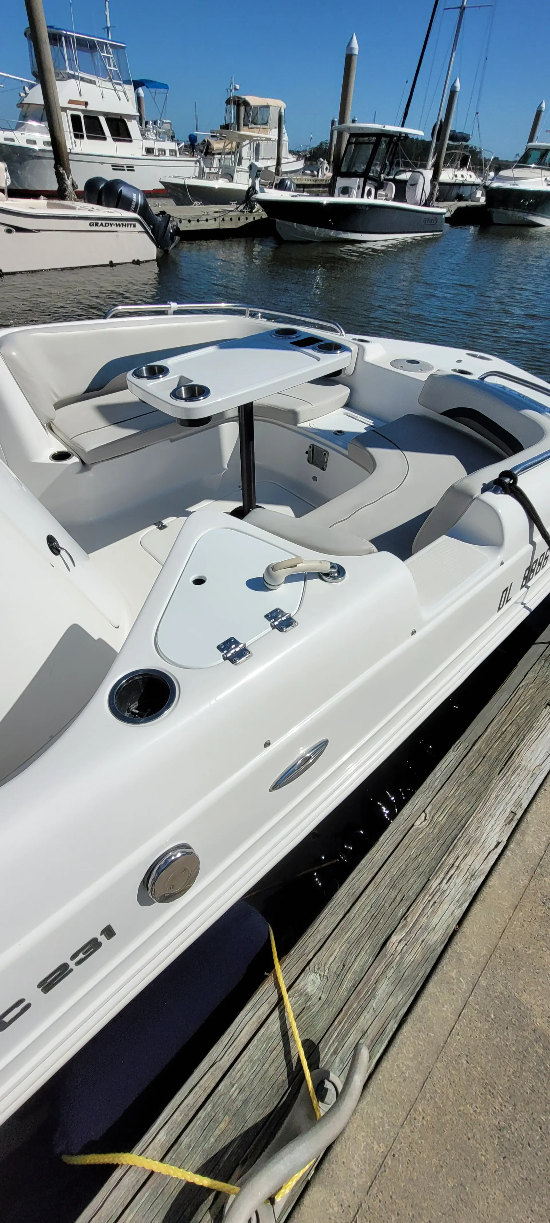 Spacious 24ft Central Console Deck Boat – Perfect for Your Next Advent