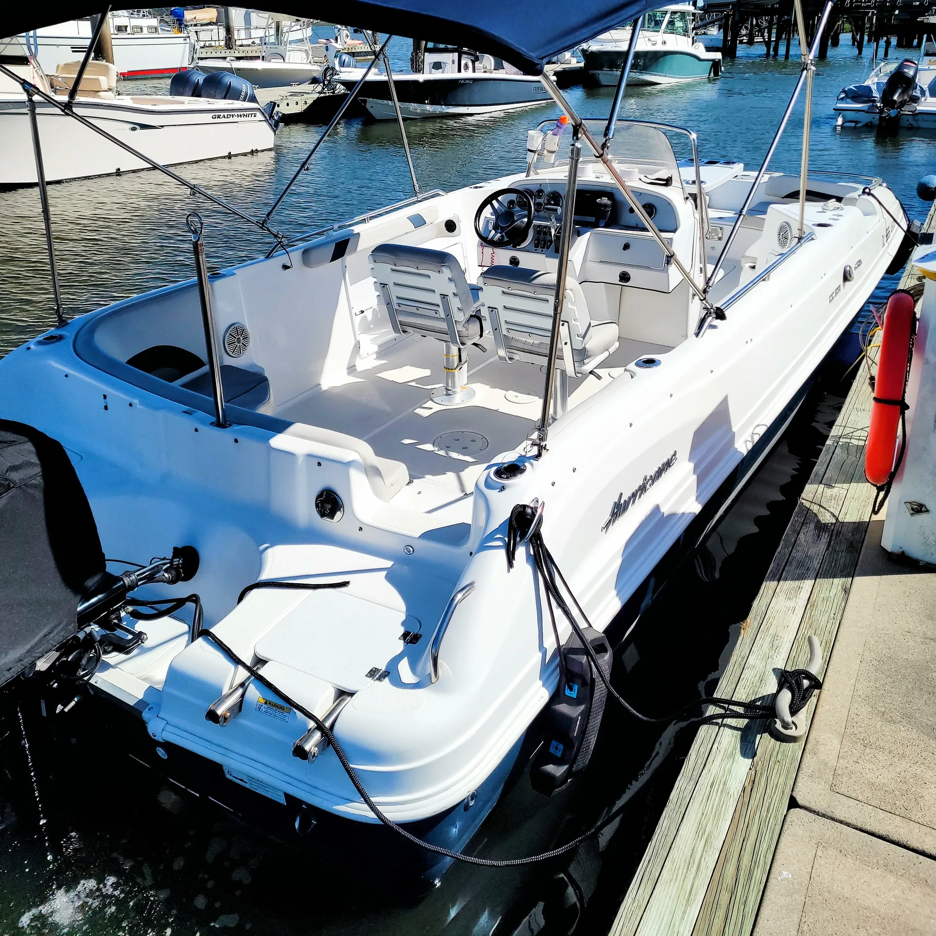 Spacious 24ft Central Console Deck Boat – Perfect for Your Next Advent