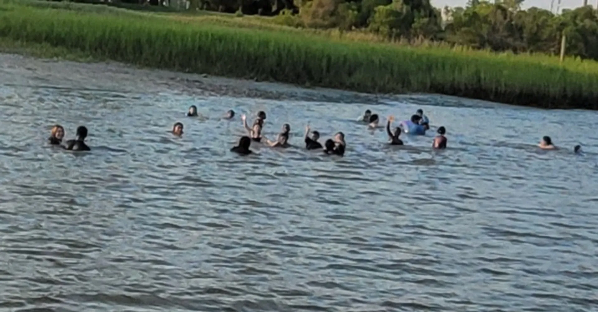 Spacious 24ft Central Console Deck Boat – Perfect for Your Next Advent