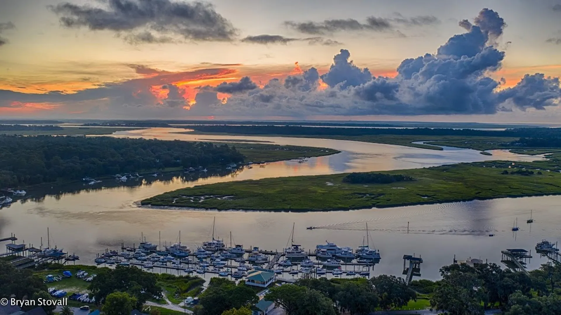 Spacious 24ft Central Console Deck Boat – Perfect for Your Next Advent