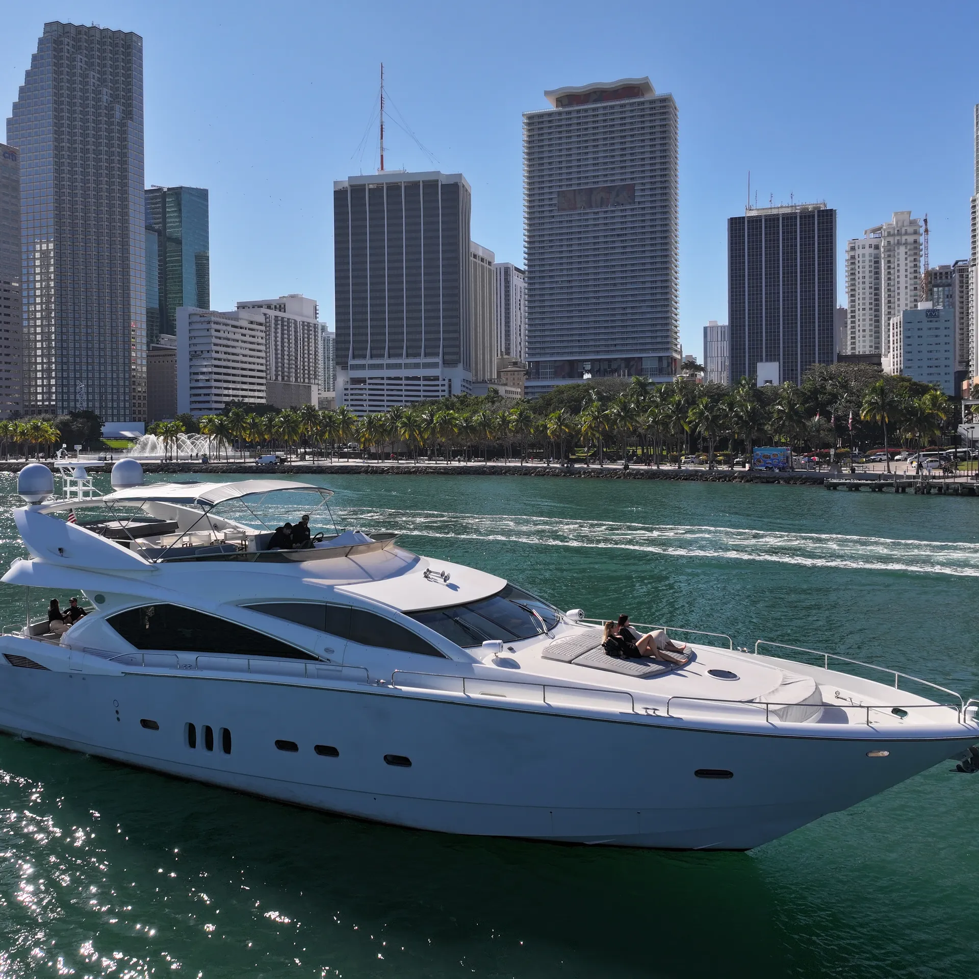 JACUZZI INCLUDED | 82FT 13PPL LUXURY YACHT MIAMI