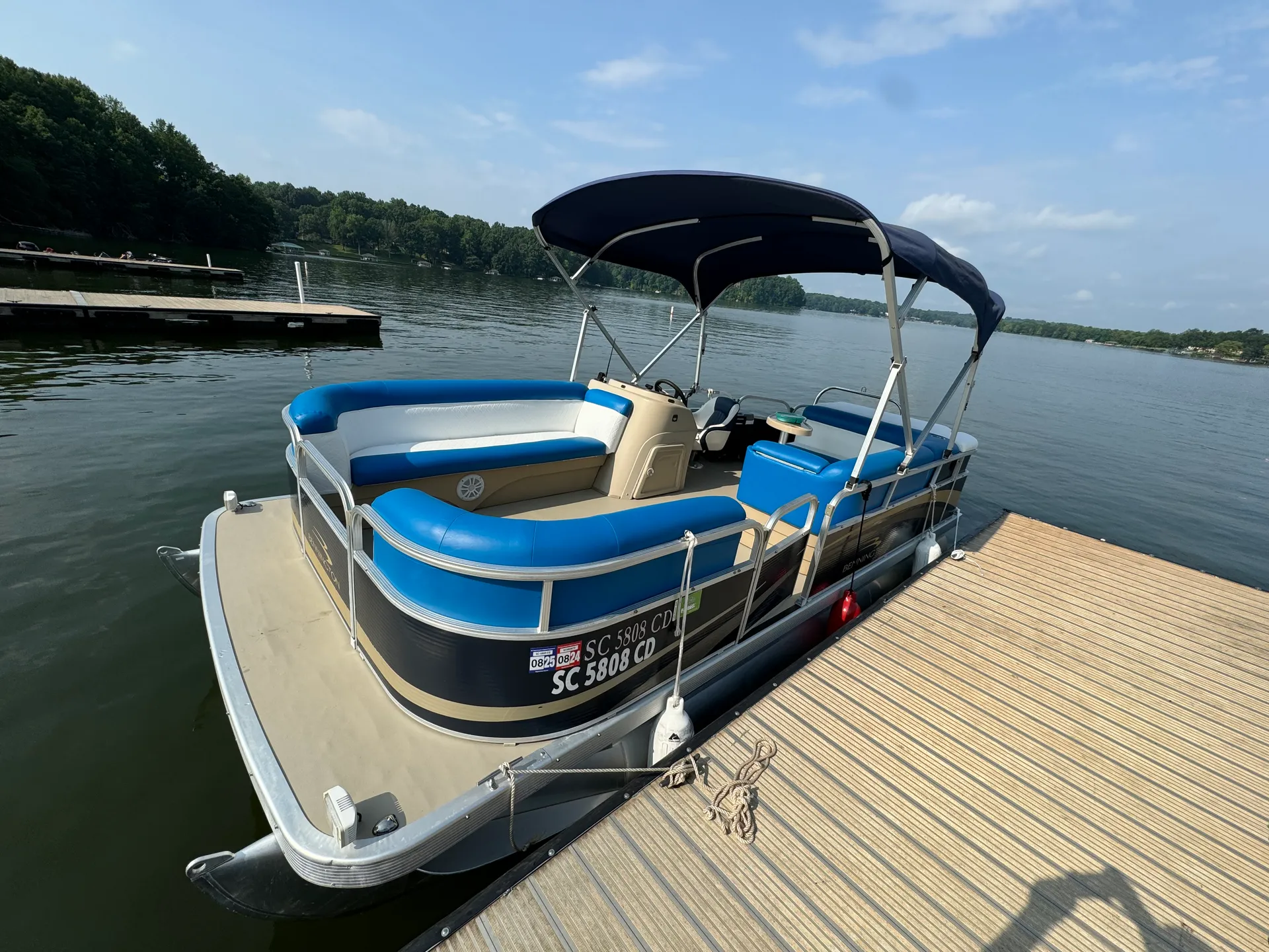 Cruise in Comfort & Style on a Bennington 20SLI Pontoon!