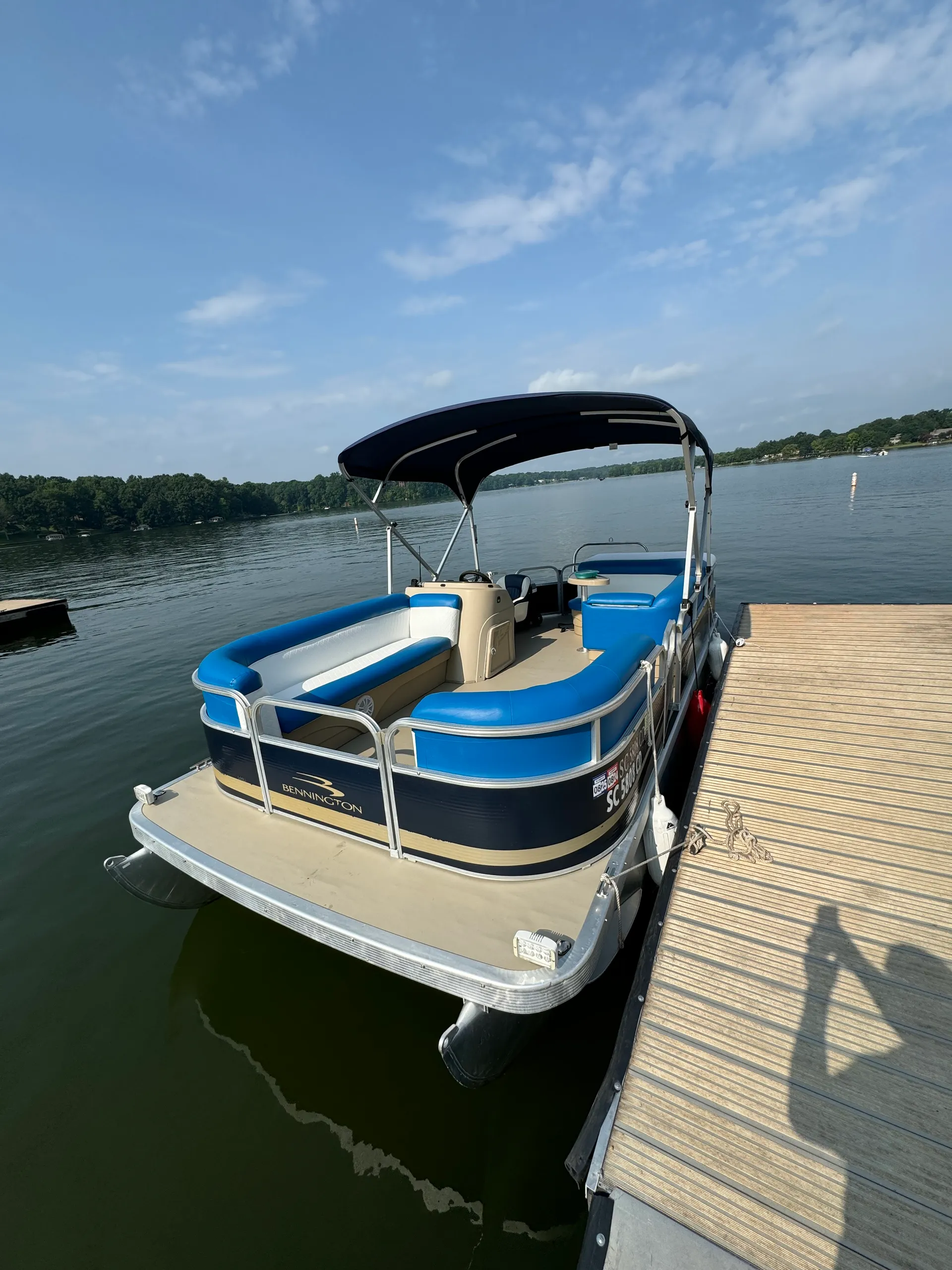 Cruise in Comfort & Style on a Bennington 20SLI Pontoon!
