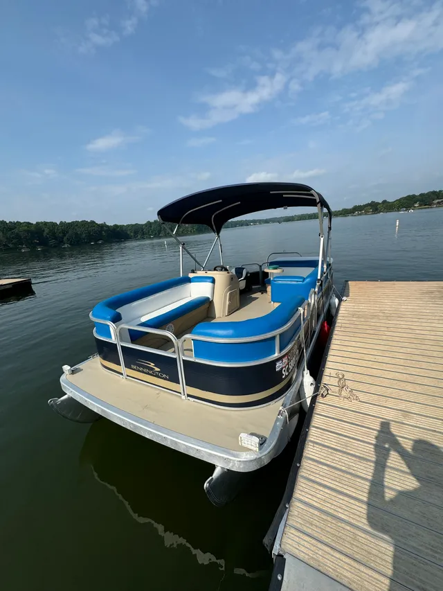 Rent a Bennington Pontoons pontoon in Inman, SC near me