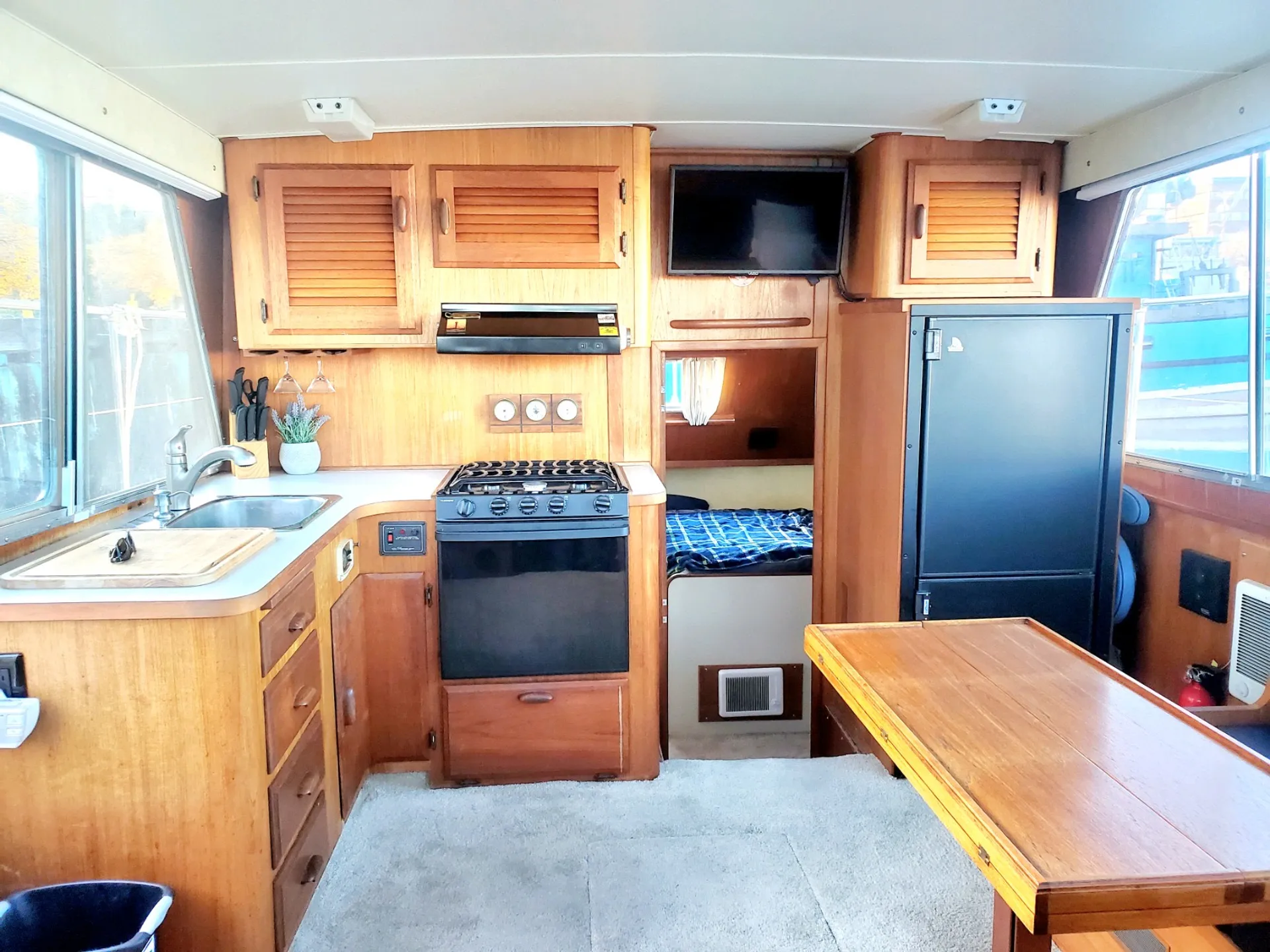 Tollycraft Boats Tri-Cabin in Seattle, WA — photo 4