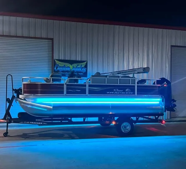 Rent a SUN TRACKER pontoon in Whitehouse, TX near me