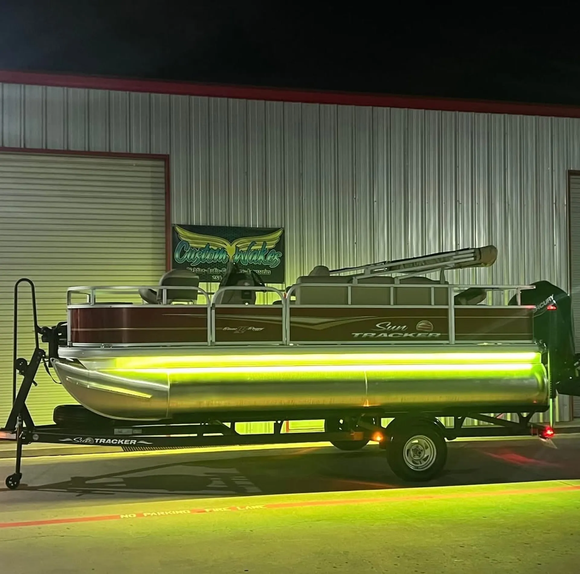 NEON MOON PONTOON CRUISE (2025 SUNTRACKER)