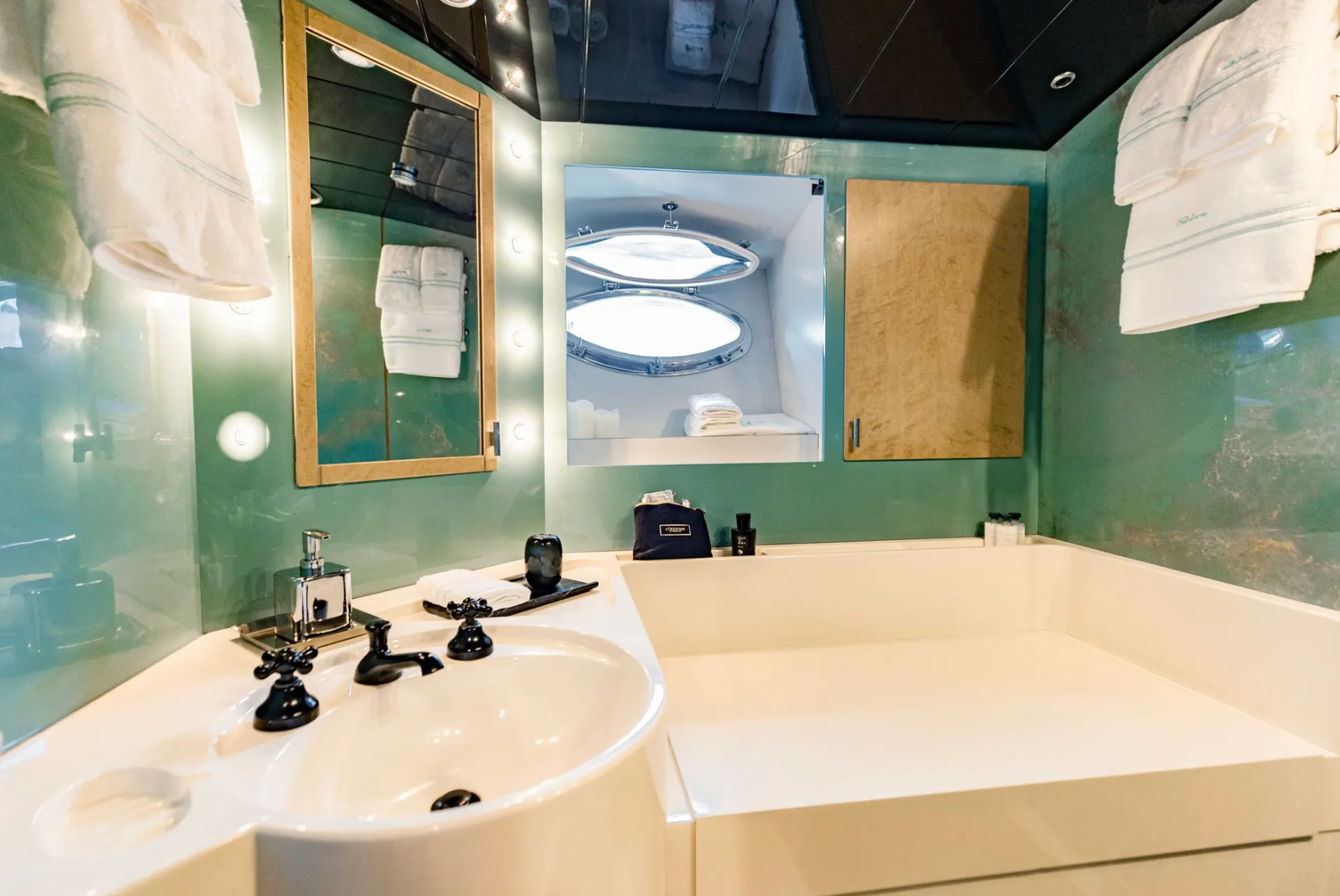 Private Yacht | Epitome of NYC Luxury | Available in NJ or BK 