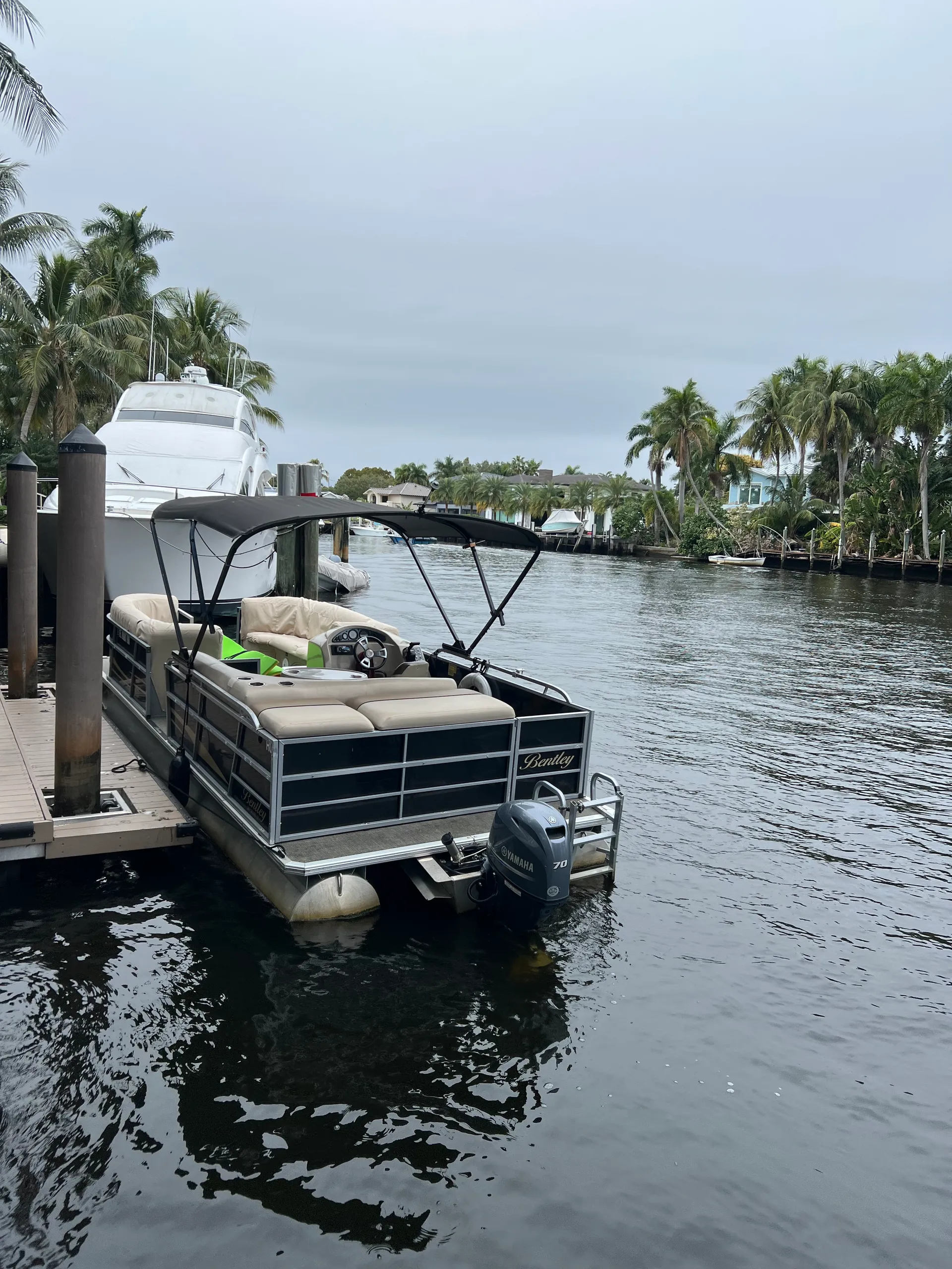 CREST PONTOONS 230 WAVE SLR in Fort Lauderdale, FL — photo 2