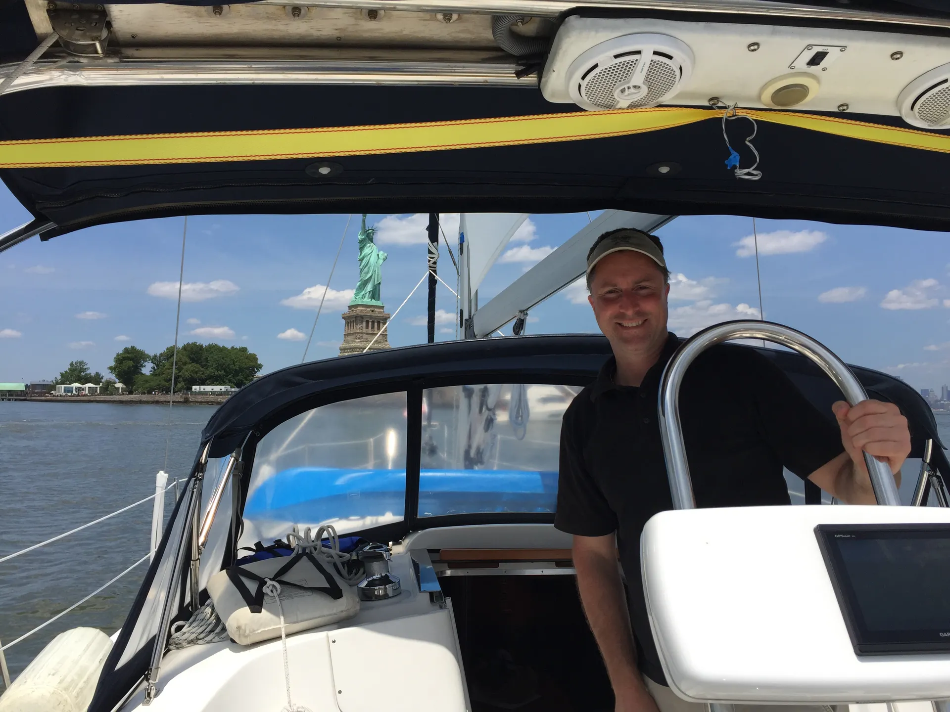 Relax, feel free and sail into a nautical world of “Wonder”, Hunter36'