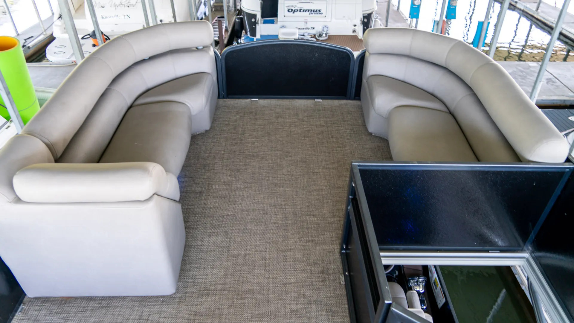Big Pontoona - Yacht Amenities / Pontoon Fun