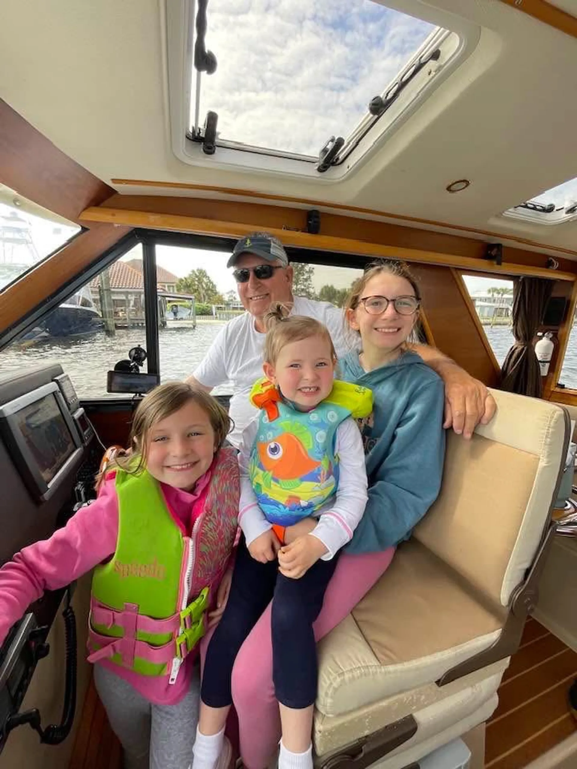 28' boat for Dolphin, sunset & Siteseeing Cruise in  Orange Beach, AL!