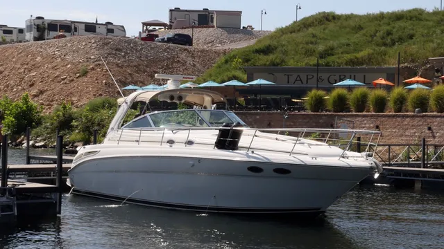 Rent a Sea Ray Boats cruiser in Lake Ozark, MO near me