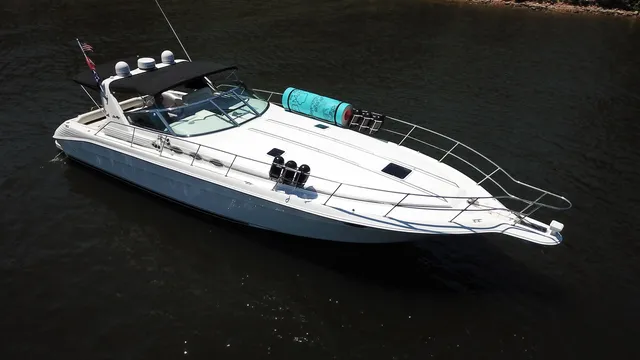 Rent a Sea Ray Boats cruiser in Lake Ozark, MO near me