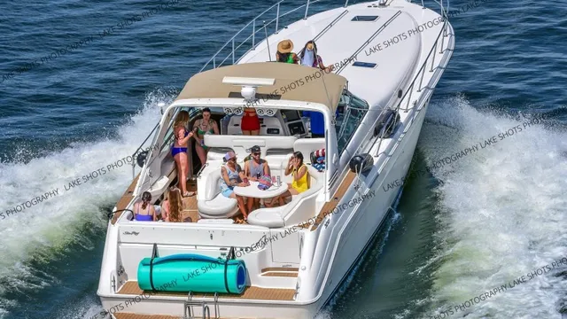 Rent a Sea Ray Boats cruiser in Osage Beach, MO near me