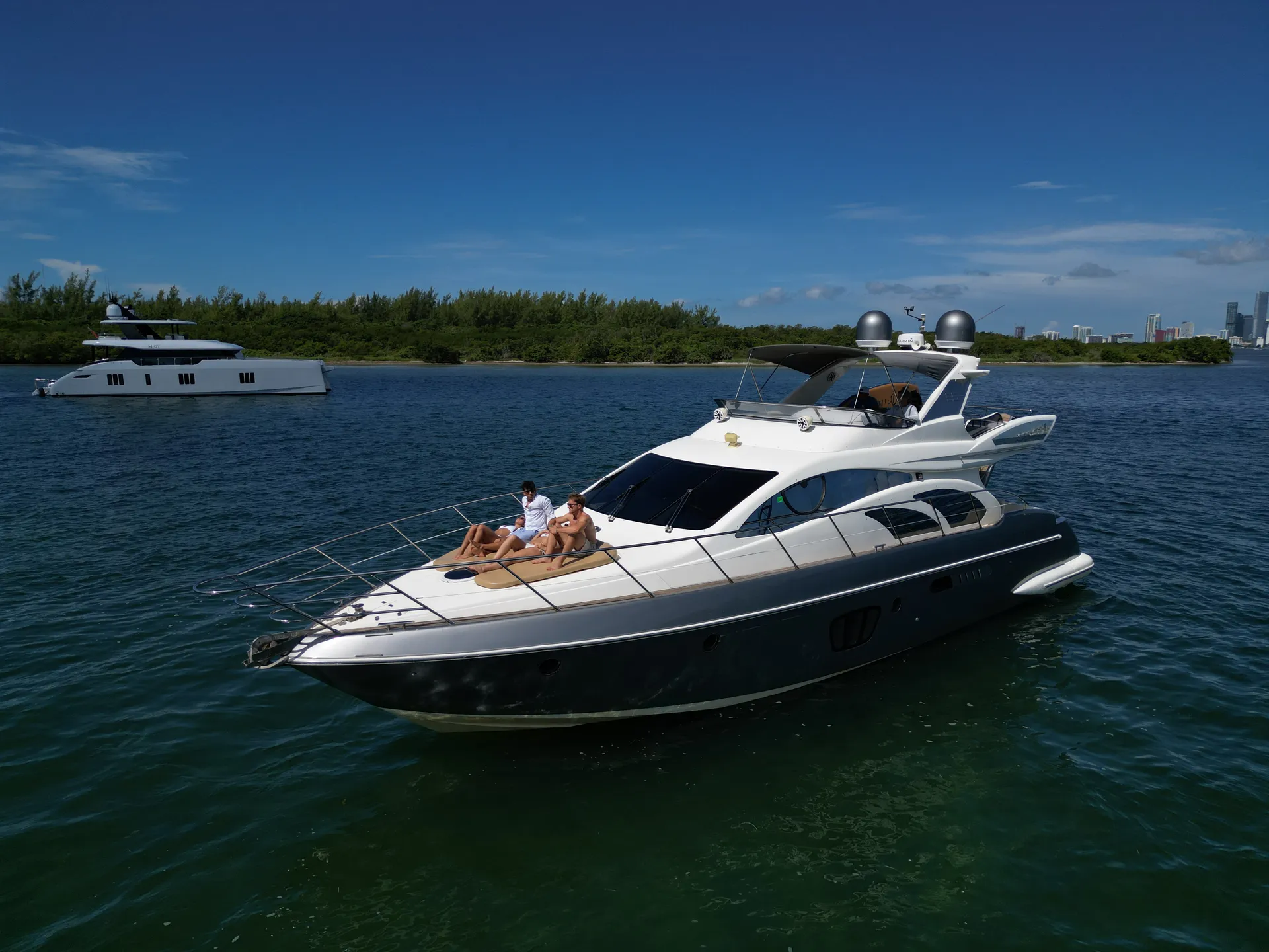 BEST Azimut Fly 55‘ OUT OF MIAMI BEACH MARINA! 