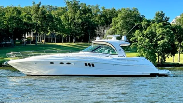 Rent a Sea Ray Boats motor yacht in Sunrise Beach, MO near me
