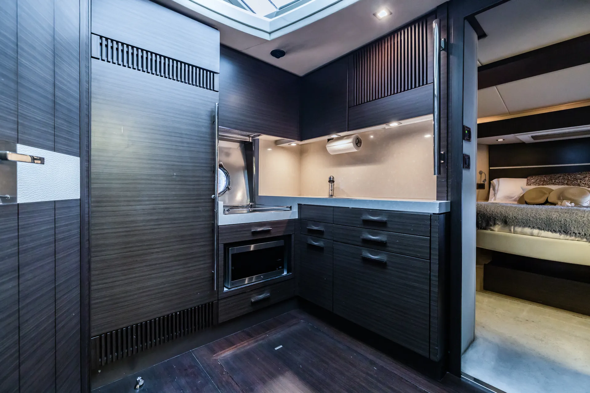 Luxury 48' Azimut Flybridge Yacht – Explore Tampa Bay in Style!