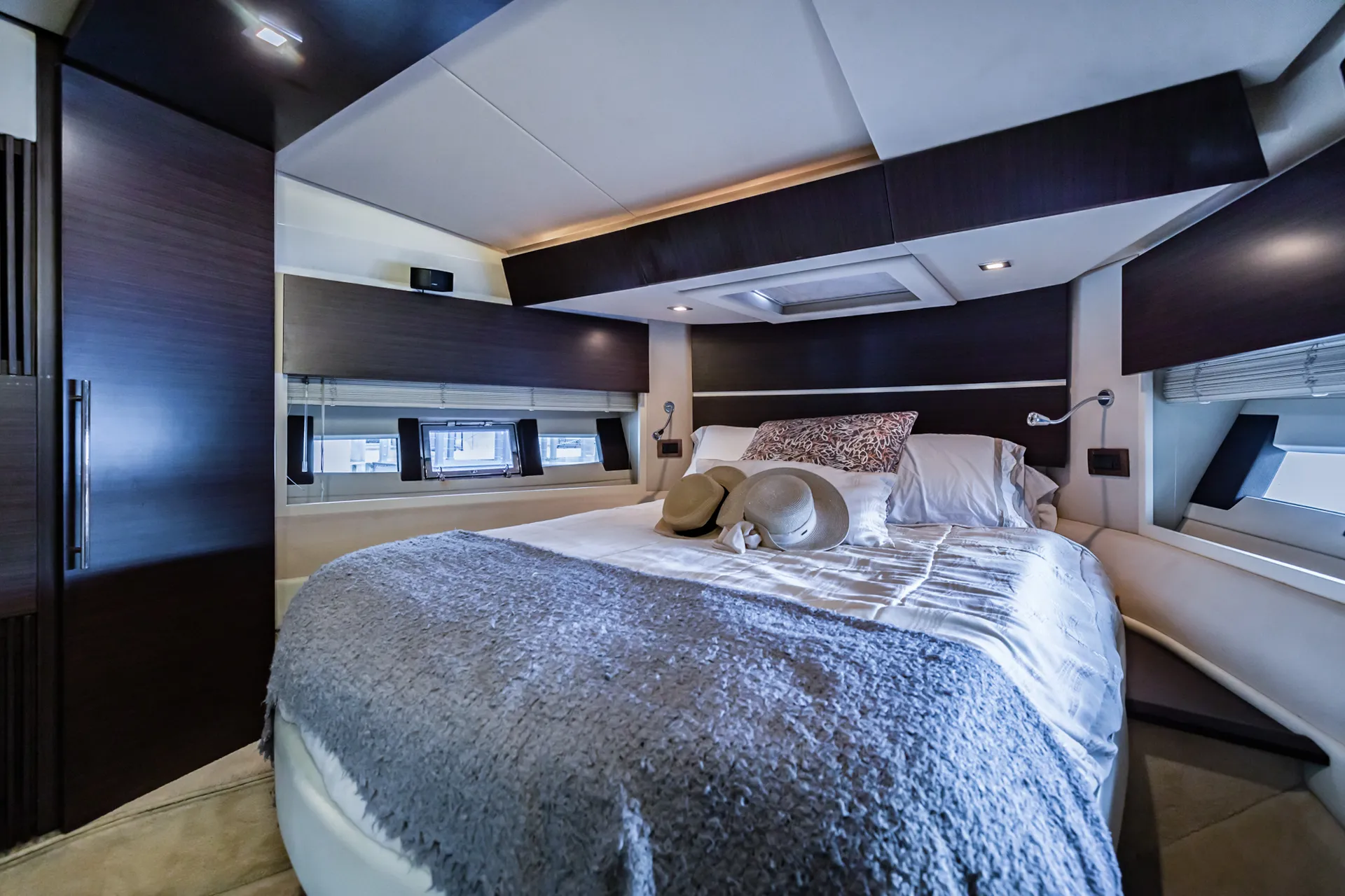 Luxury 48' Azimut Flybridge Yacht – Explore Tampa Bay in Style!