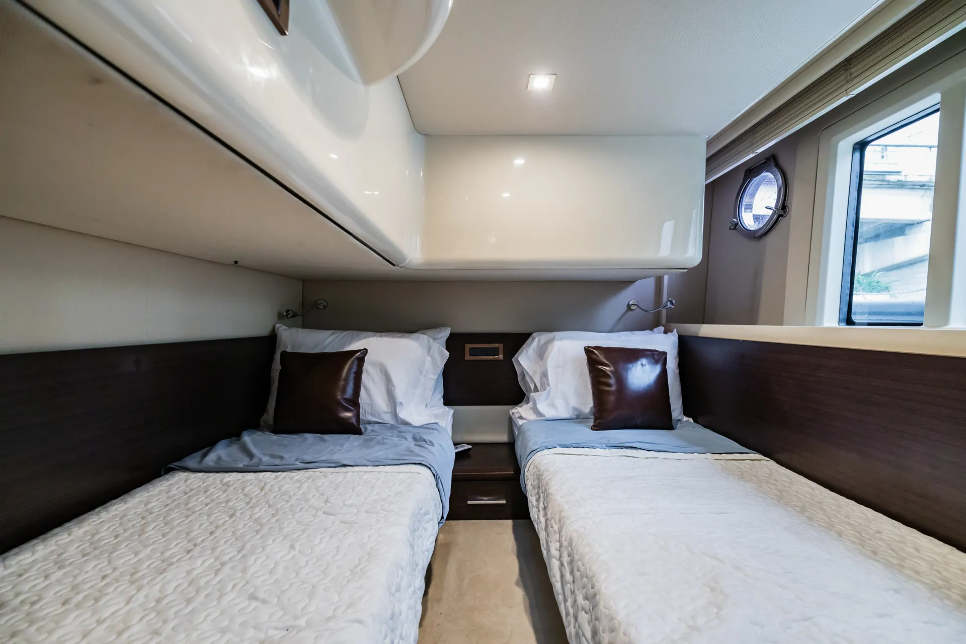 Luxury 48' Azimut Flybridge Yacht – Explore Tampa Bay in Style!