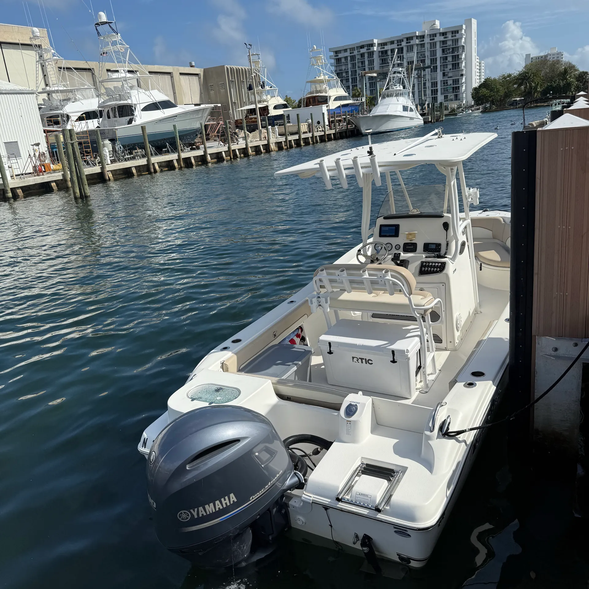 NAUTICSTAR BOATS 2200XS in Pompano Beach, FL — photo 4