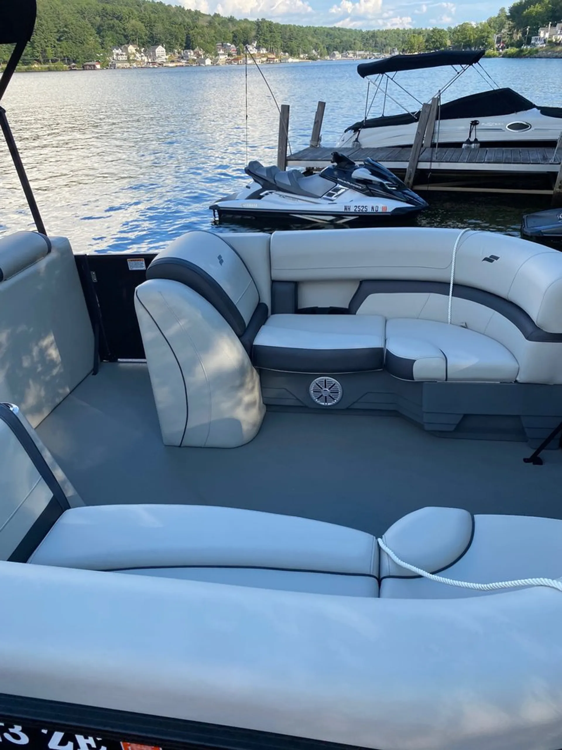 23' Starcraft Marine Pontoon for groups up to 12!
