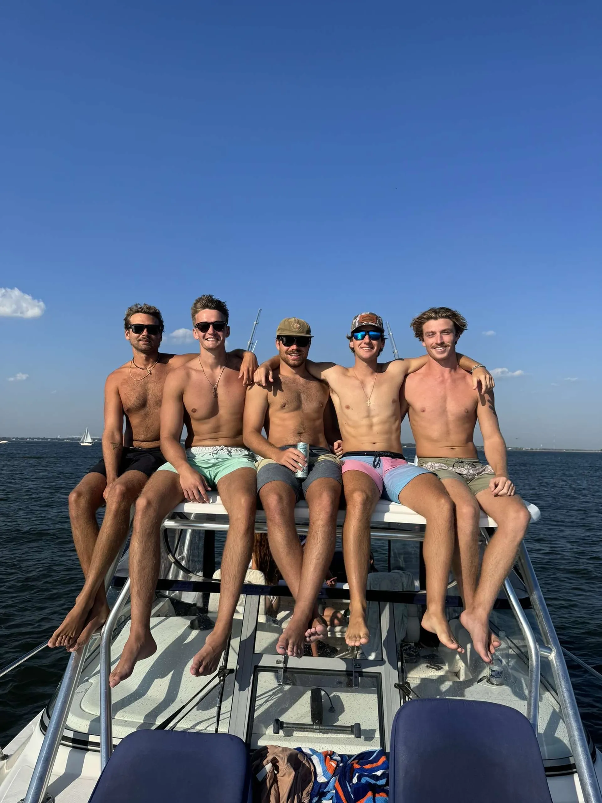 Luxury 32ft Boston Whaler, Captain and Deckhand included!